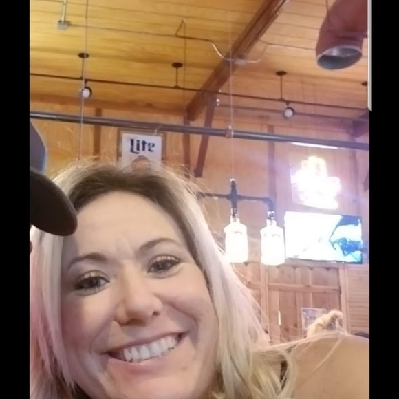 Meet your Posher, Lindsy - Picture 1 of 1